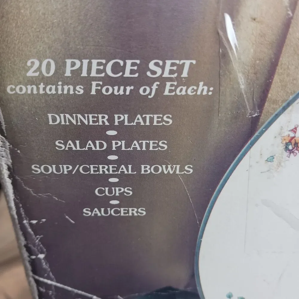 VINTAGE WHIMSICAL CHRISTMAS BY SALEM DINNER SET FOR 4 (20 PIECES TOTAL)